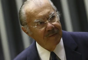 Ex-presidente José Sarney permanece hospitalizado em São Paulo para tratamento de pneumonia