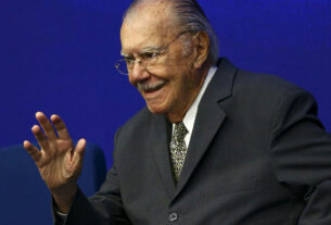 Ex-presidente José Sarney segue estável após internação por pneumonia no Sírio-libanês