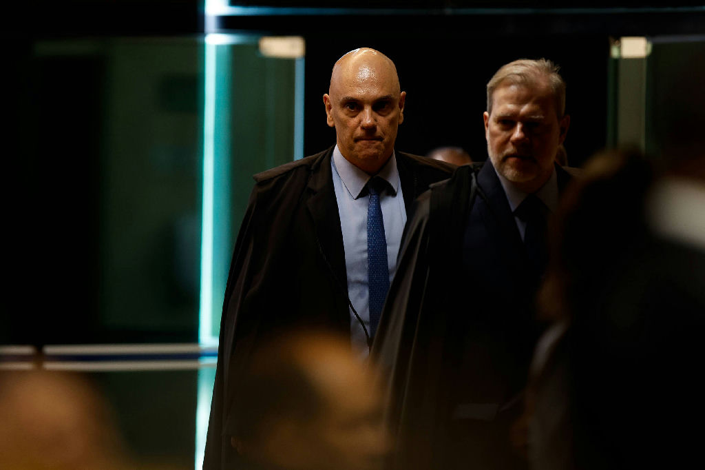 Ex-presidentes do STF cobram providências de Fachin diante de crise no Judiciário