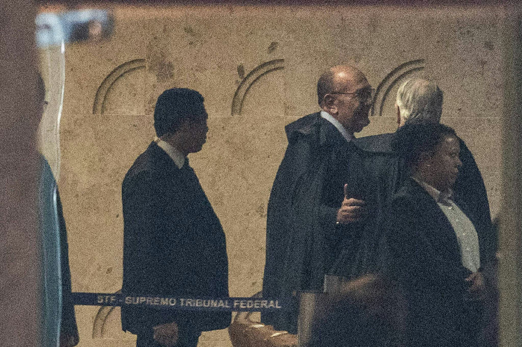 Fachin cancela sessão do STF temendo novos embates entre Gilmar Mendes e André Mendonça