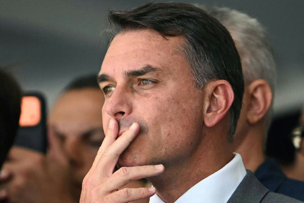 Fake news sobre Nossa Senhora Aparecida atinge Flávio Bolsonaro nas redes sociais