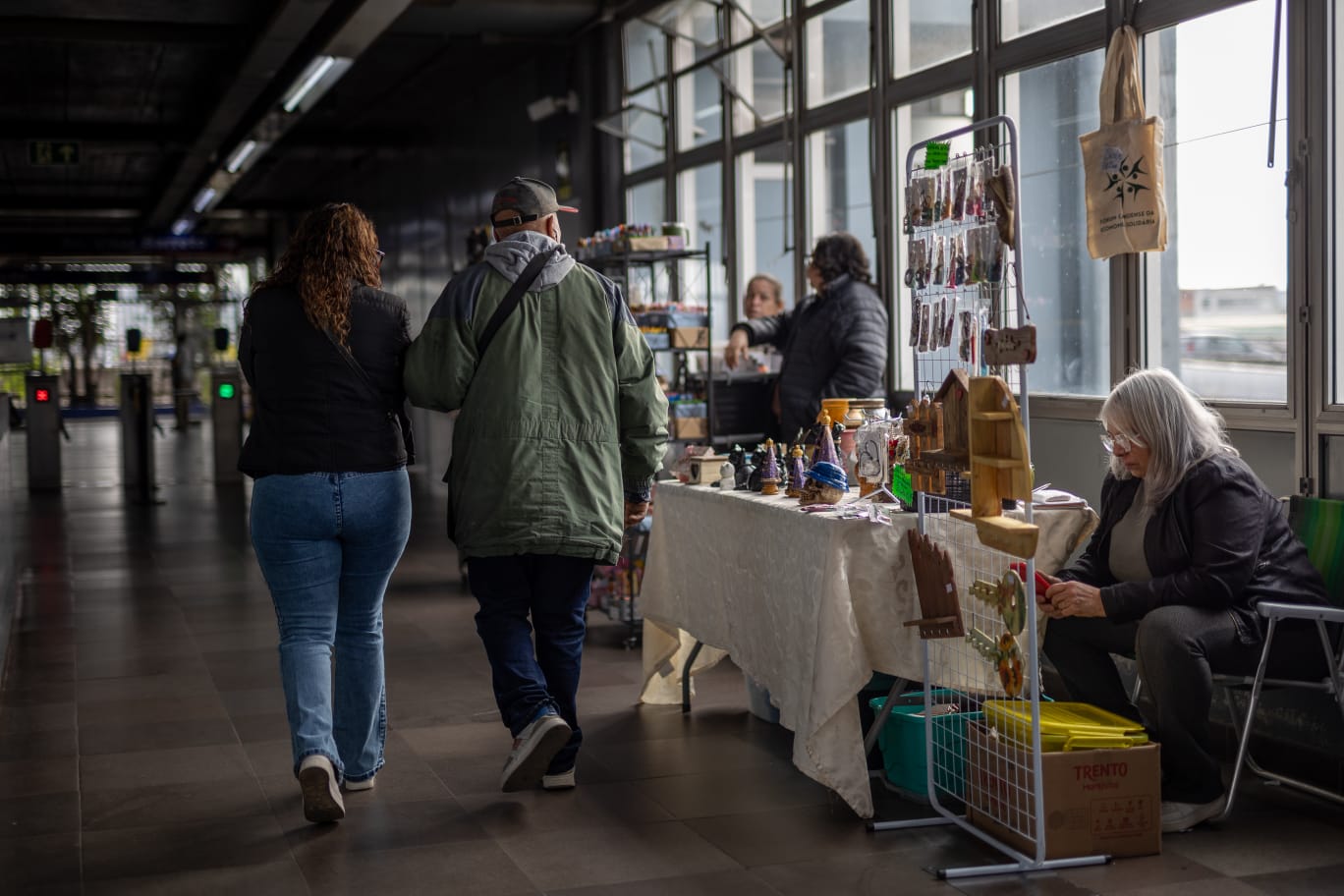 Feira da Economia Solidária reúne empreendedores na Estação Mathias Velho