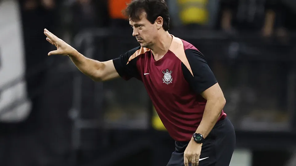 Fernando Diniz analisa empate do Corinthians e comenta convocações para a seleção