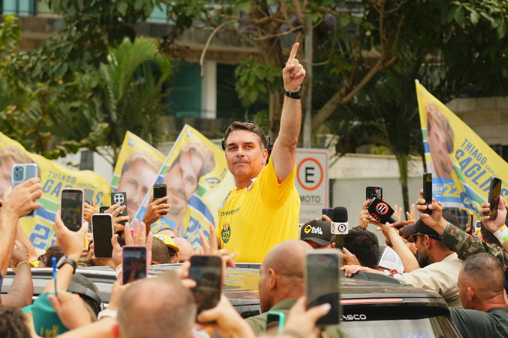 Flávio Bolsonaro minimiza quebra de sigilo e cobra transparência em investigações sobre Lulinha