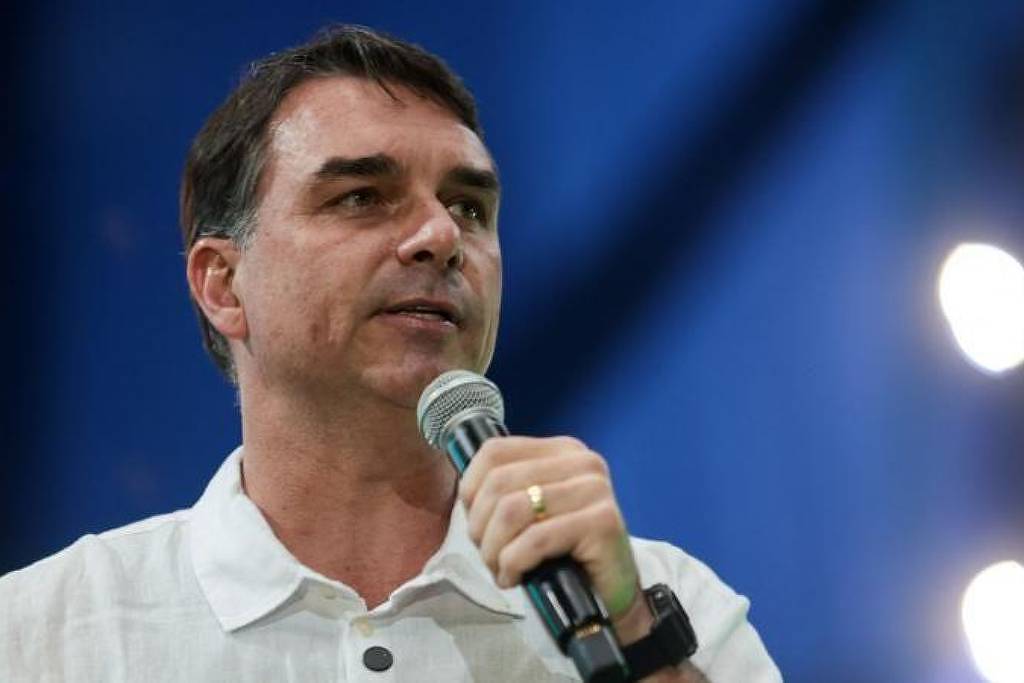 Flávio Bolsonaro mobiliza apoiadores em Jaguariúna e projeta retorno do pai ao cenário político