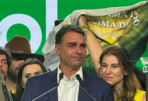 Flávio Bolsonaro utilizou jatinho ligado a ex-banqueiro investigado, revela revista