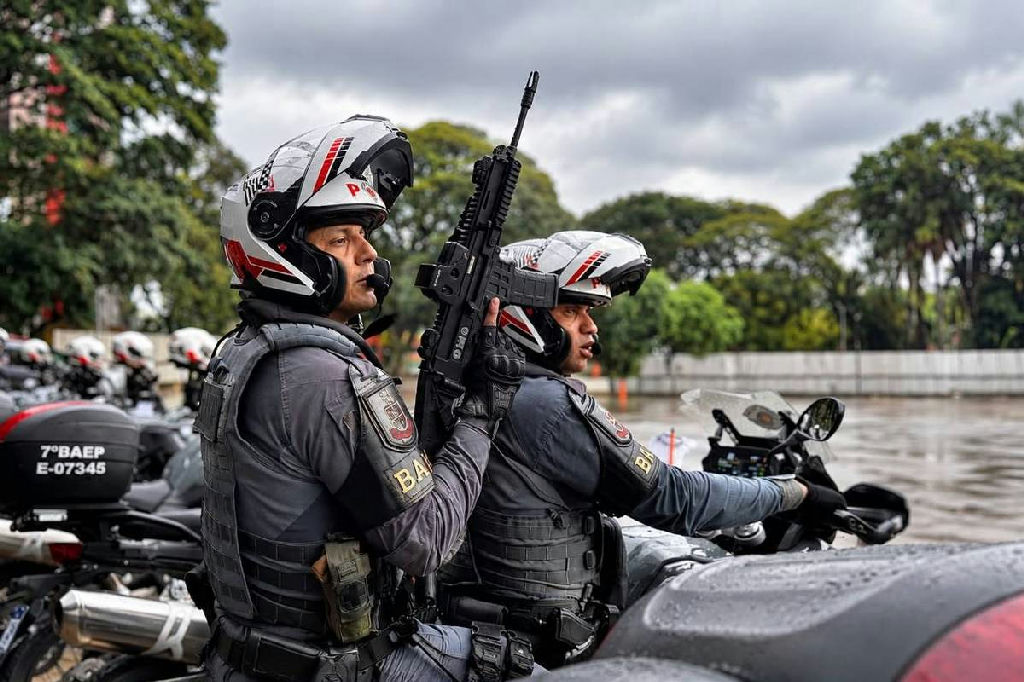 Governo de São Paulo lança batalhão de motos com fuzis para reforçar segurança urbana