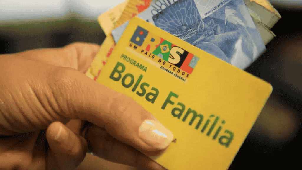 Governo federal reajusta Bolsa Família em 15% e altera valores dos benefícios