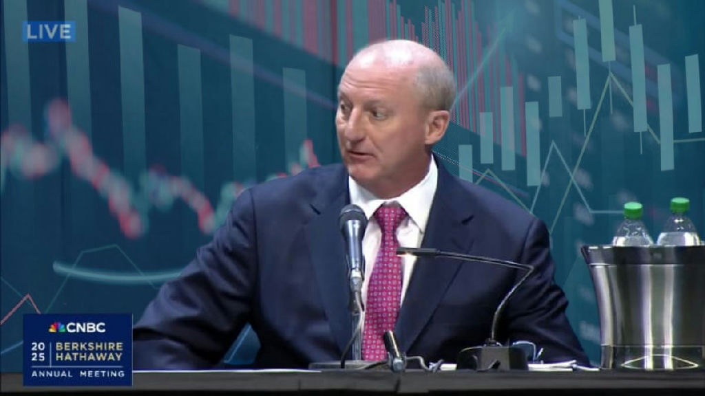 Greg Abel revela como Berkshire Hathaway lucra com inteligência artificial além da bolsa