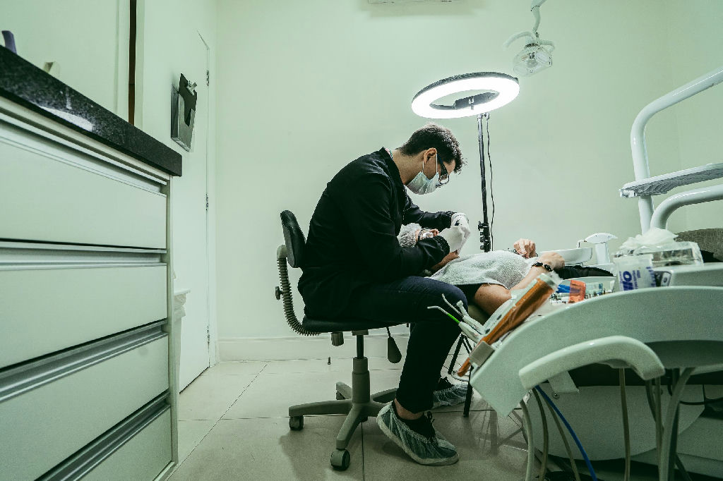 Guia prático para dentistas: como planejar custos e exigências ao abrir seu consultório