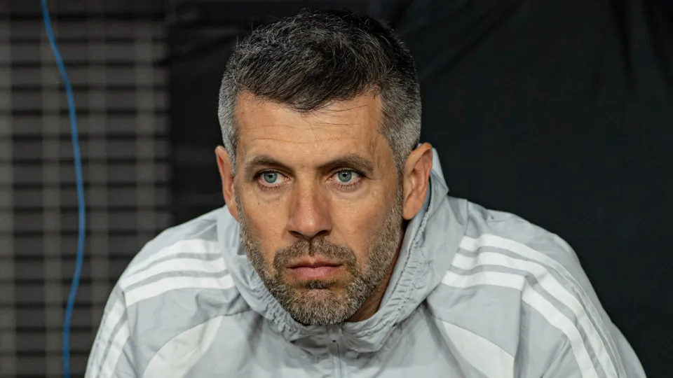 Internacional demite Paulo Pezzolano após sequência negativa no Brasileirão