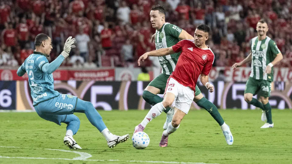 Internacional vive momento crítico e encara Chapecoense em confronto direto no Z-4
