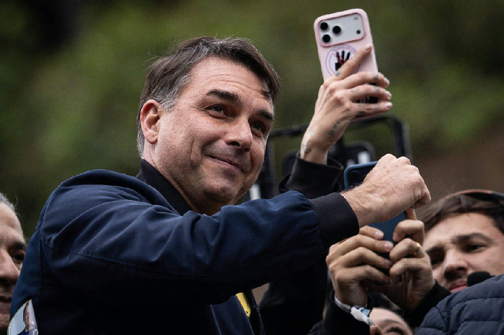 Jato ligado a ex-banqueiro transportou Flávio Bolsonaro dos Estados Unidos ao Brasil