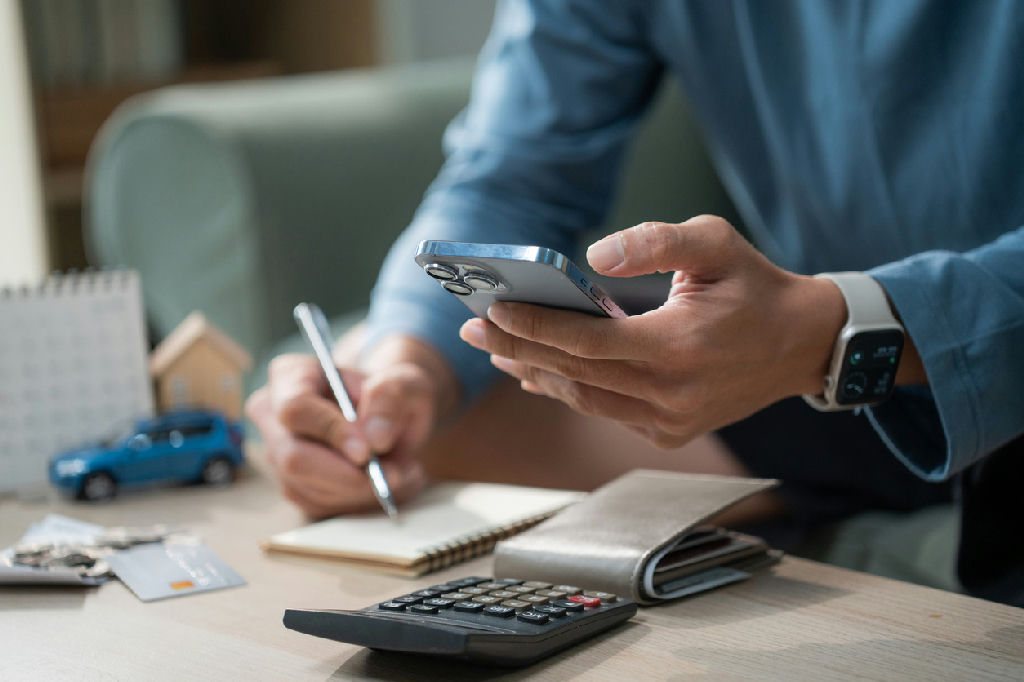 Jovens superam adultos no planejamento financeiro segundo novo índice nacional