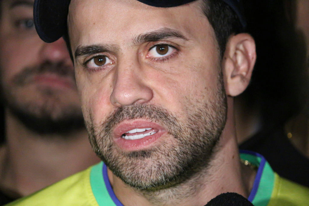Justiça condena Pablo Marçal a pagar indenização por soprar farinha em dirigente