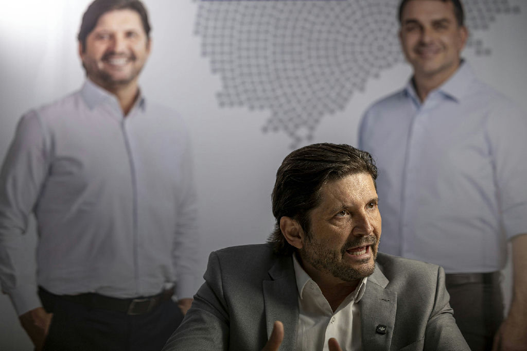 Justiça Eleitoral proíbe propaganda de André do Prado que utiliza imagem de Tarcísio