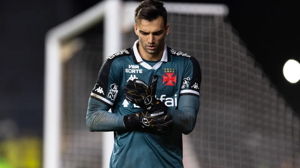 Léo Jardim brilha e garante empate do Vasco contra o Santa Fe na Sul-americana