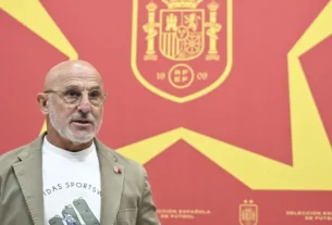 Luis de la Fuente garante permanência no comando da Espanha até 2032 após conquista mundial