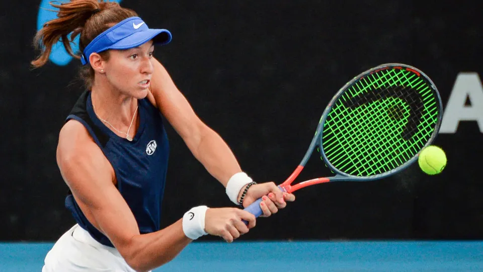 Luisa Stefani avança no SP Open enquanto jovens promessas ganham destaque