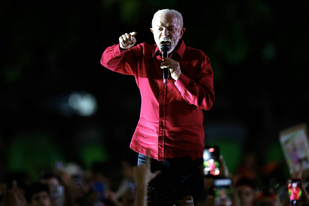 Lula amplia Bolsa Família após pressão popular sobre custo de vida