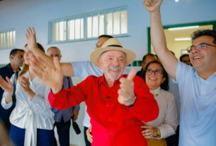 Lula convoca militância a disseminar 'verdade' e ignora crise no STF em live