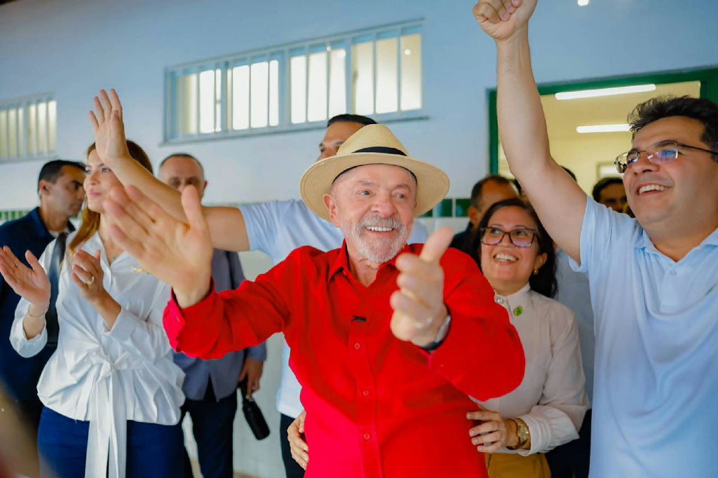 Lula convoca militância a disseminar 'verdade' e ignora crise no STF em live