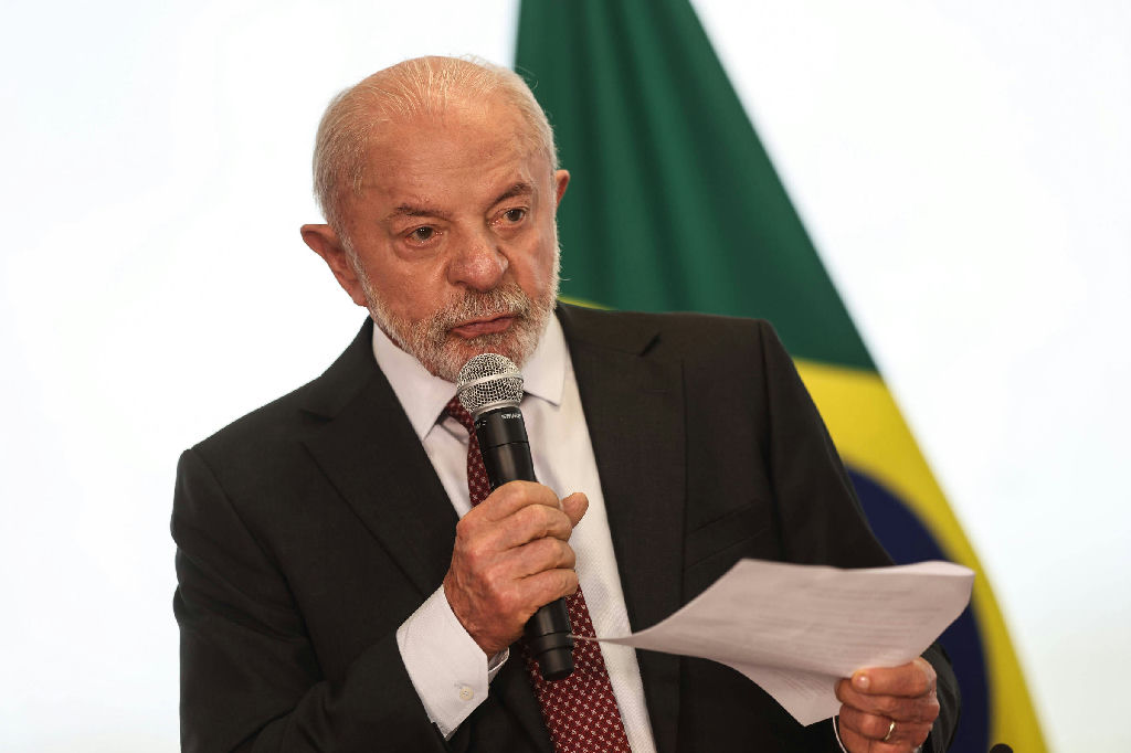 Lula critica ministros do STF e menciona escândalo de Vorcaro