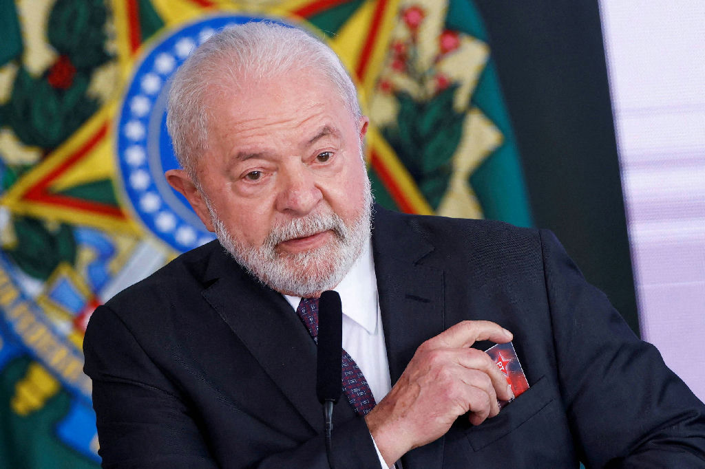 Lula enfrenta desafios políticos em meio à polarização que incentivou