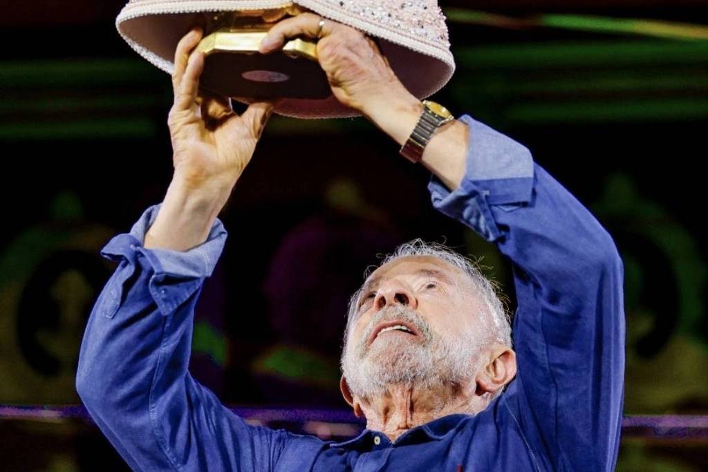 Lula manifesta solidariedade à CNBB após ataques de Flávio Bolsonaro
