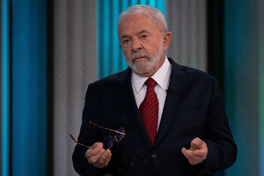 Lula opta por podcast e confirma ausência em debate presidencial da TV Globo