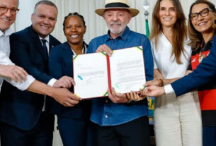 Lula sanciona lei que estabelece diretrizes permanentes para o futebol feminino no Brasil