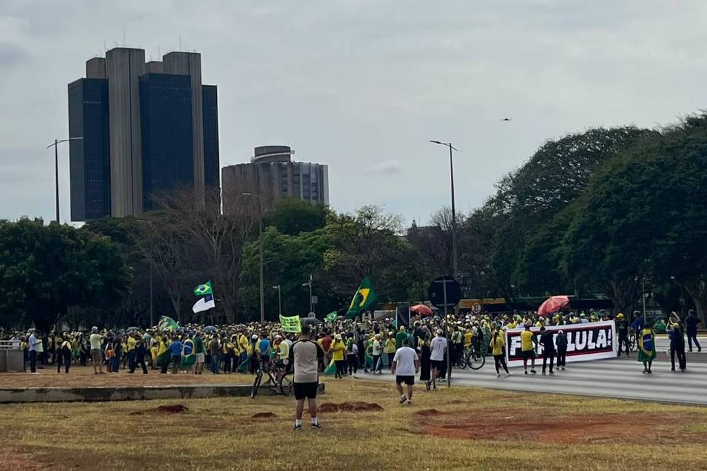 Manifestantes realizam atos em Brasília contra o governo Lula e o ministro Alexandre de Moraes