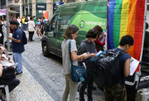 Marcha Trans e Travesti ocupa centro do Rio em defesa da democracia e por direitos
