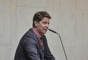 Mario Frias classifica operação da Polícia Federal como cortina de fumaça eleitoral