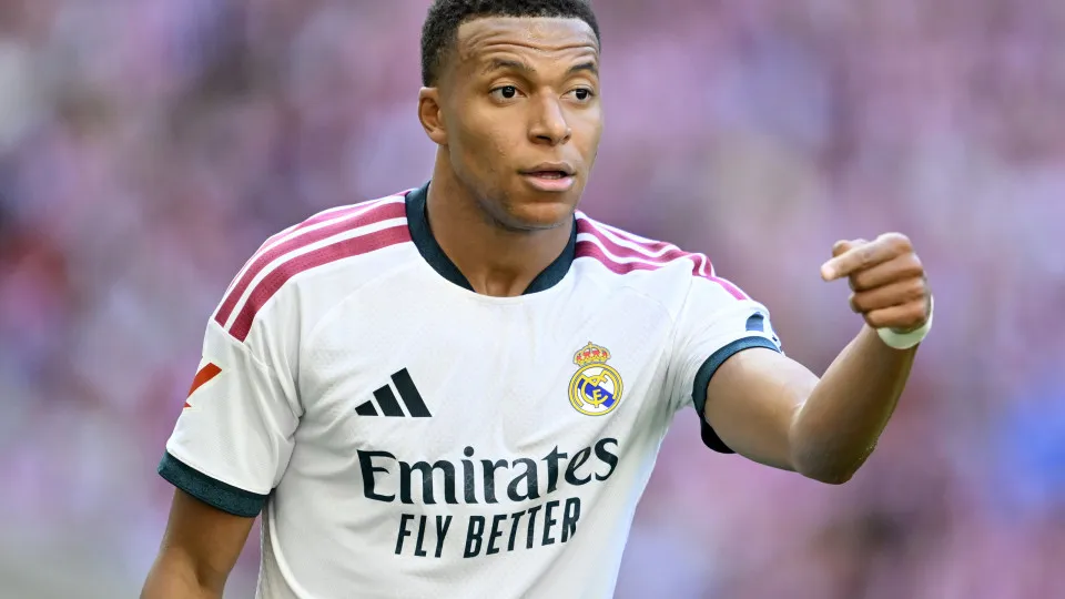 Mbappé mantém postura serena após derrota do Real Madrid no clássico contra o Atlético