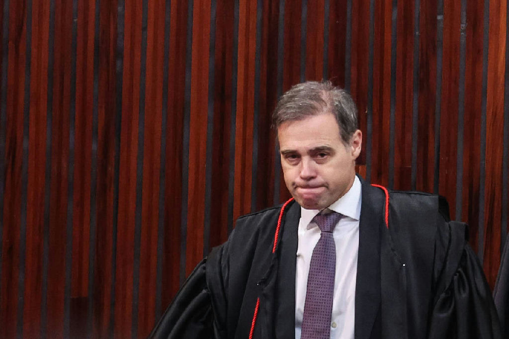Mendonça invoca resolução de Moraes em votação sobre caso de Nossa Senhora no TSE