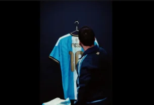 Messi revela camisa especial para sua despedida da seleção argentina