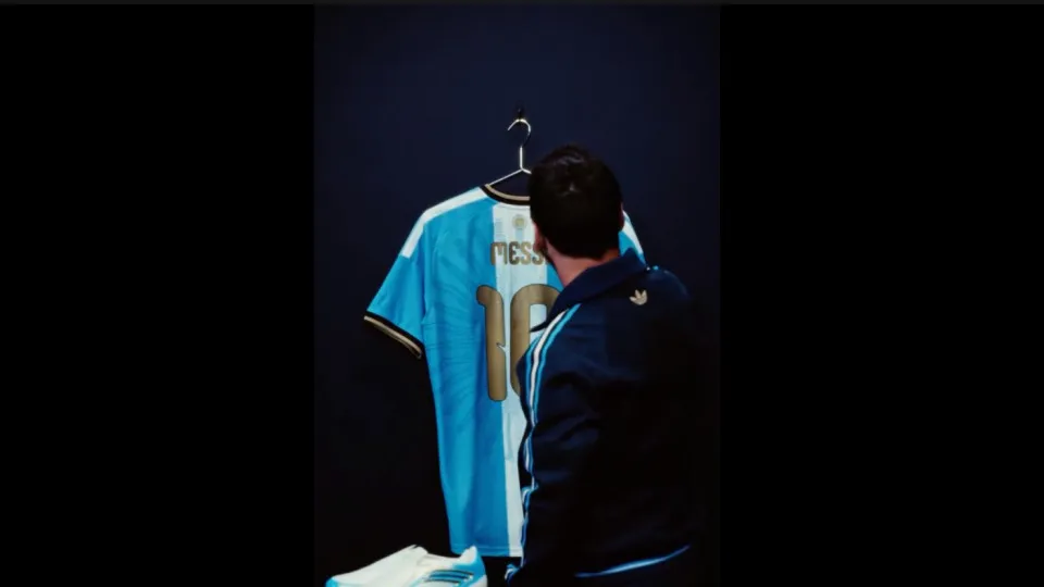 Messi revela camisa especial para sua despedida da seleção argentina