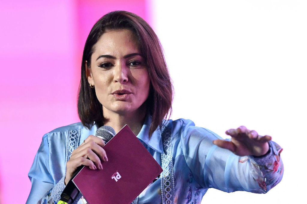 Michelle Bolsonaro manifesta apoio a André Mendonça em meio a crise no Supremo