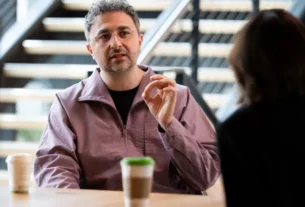 Mustafa Suleyman critica Anthropic por humanizar IA e alerta para riscos sociais
