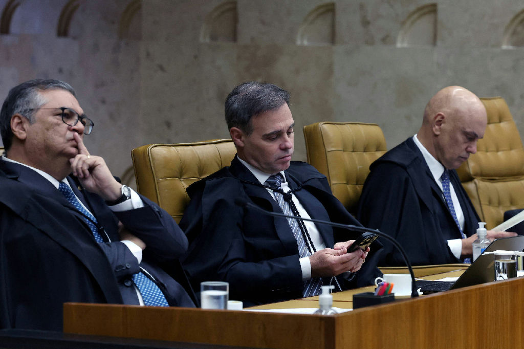 Ofensiva de Dino no STF altera dinâmica política e enterra trégua de Fachin