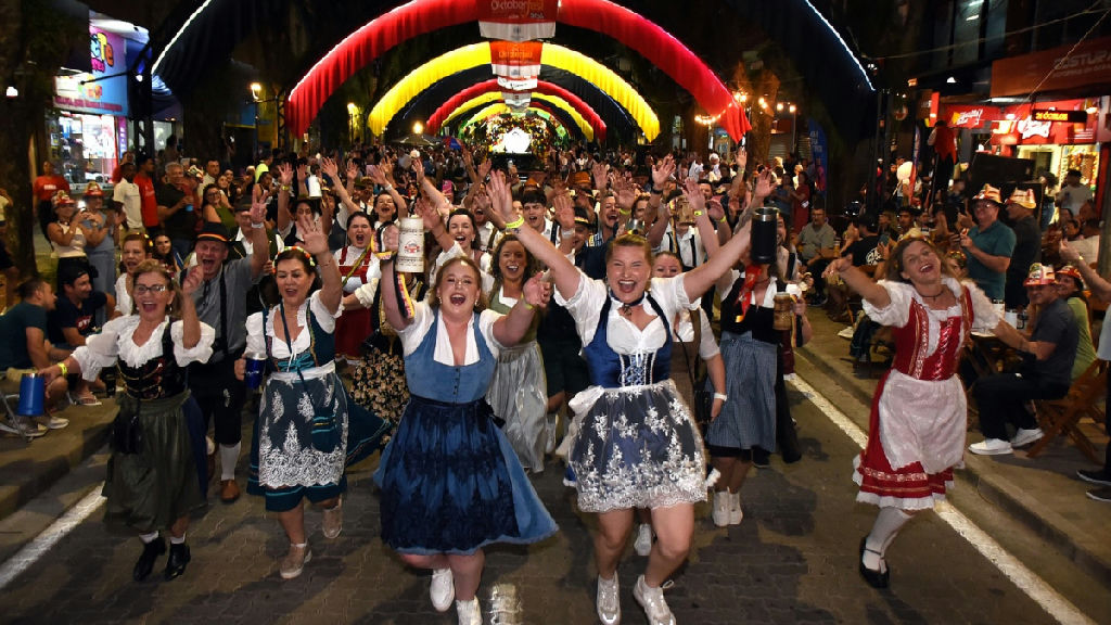 Oktoberfest 2026: guia completo de datas, locais e preços das festas no Brasil