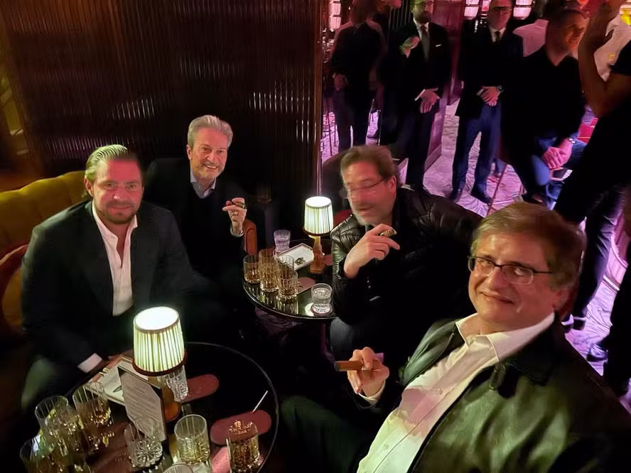 Os bastidores do George Club, o reduto de luxo em Londres que reuniu autoridades brasileiras