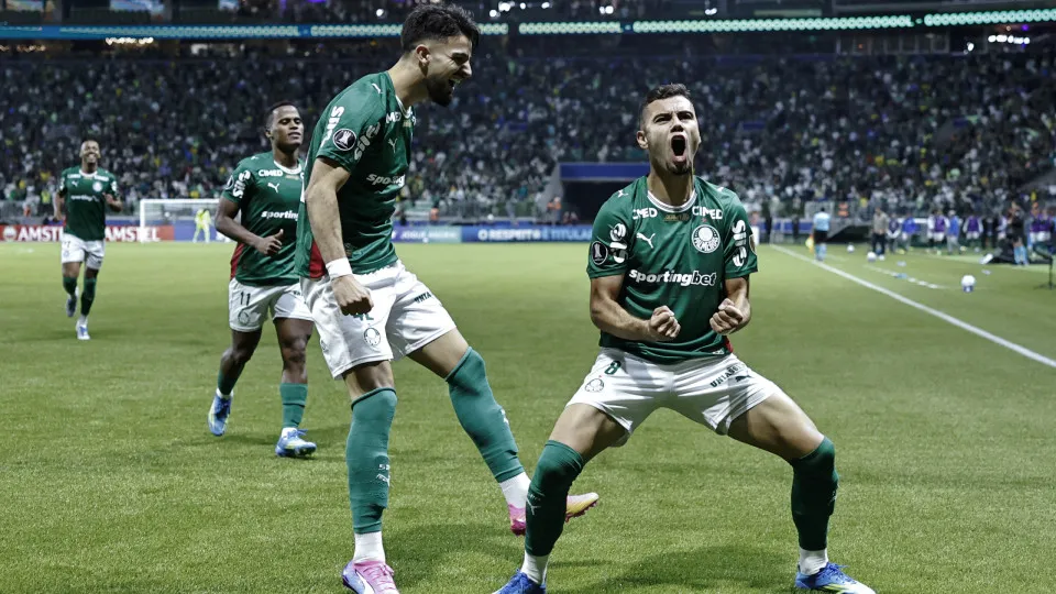 Palmeiras enfrenta o Botafogo no Rio sob pressão para manter a liderança do Brasileirão