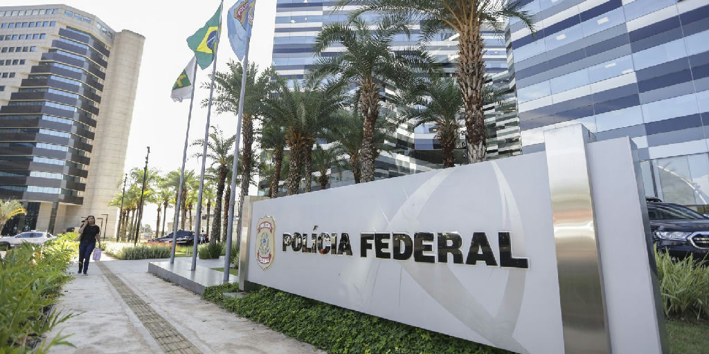 Polícia Federal entrega material do celular de Vorcaro a ministros do STF