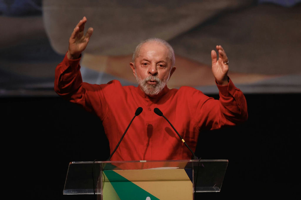 Presidente do PT endurece regra e ameaça punir candidatos que omitirem Lula em materiais