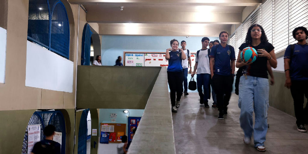 Programa Pé-de-meia libera sexta parcela de incentivo a estudantes nesta segunda-feira