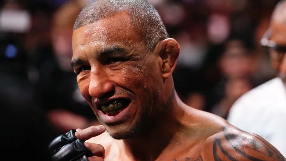 Raoni Barcelos é hospitalizado após perder a consciência em combate no UFC