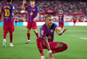 Raphinha brilha com hat-trick e mantém Barcelona com 100% de aproveitamento em La Liga