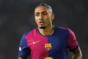 Raphinha brilha no Barcelona e é convocado para a seleção brasileira